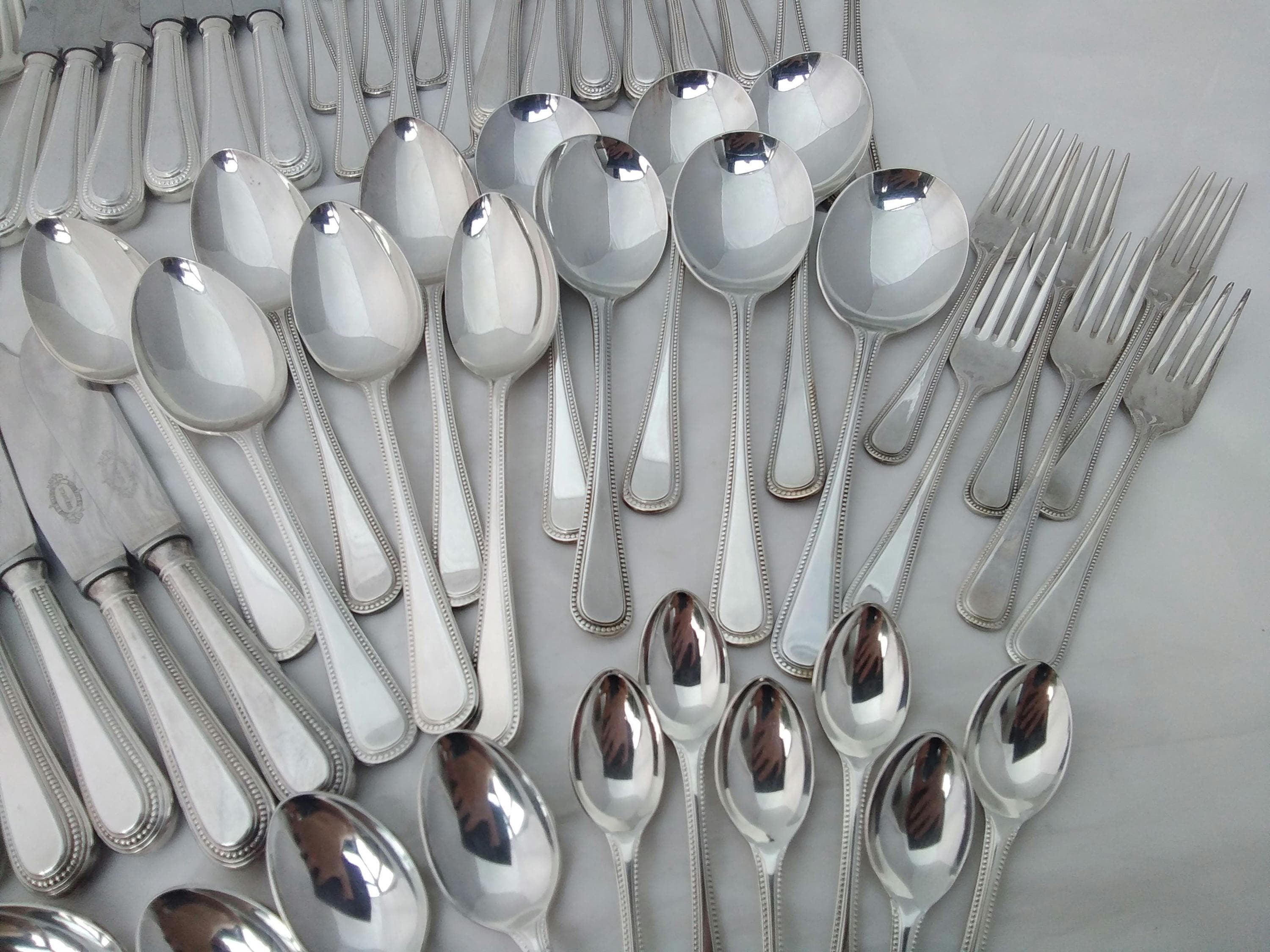 Excellent Quality 68 Piece Silver Plated Bead Pattern Dinner