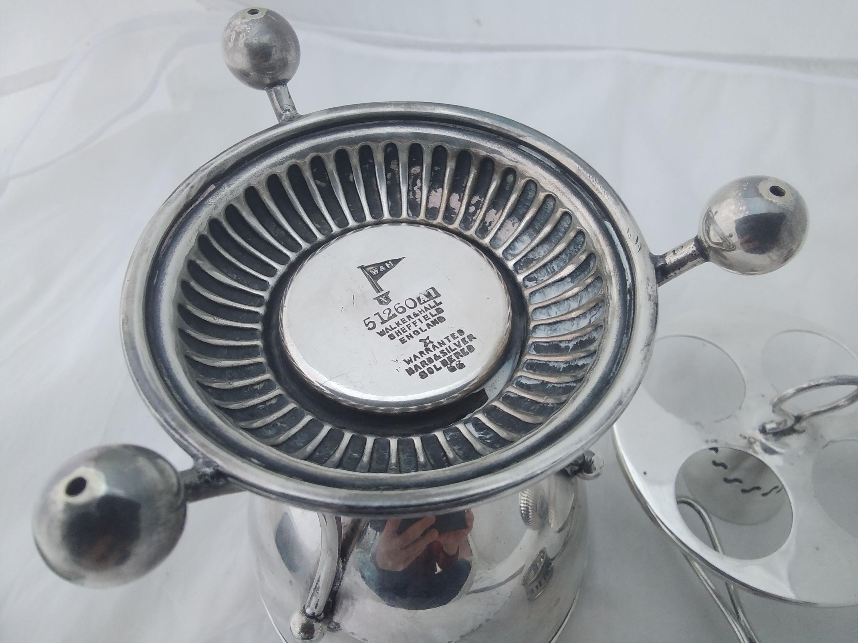 【Walker & Hall】 アールデコ エッグセット エッグカップ Fantastic Antique Fluted Silver Plated Egg Coddler With Eagle