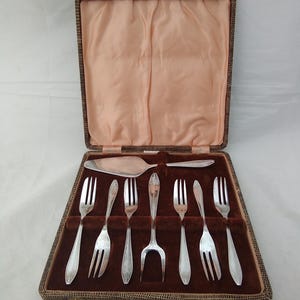 36 Piece Vintage Silver Plated Dinner Service - Canteen Cutlery