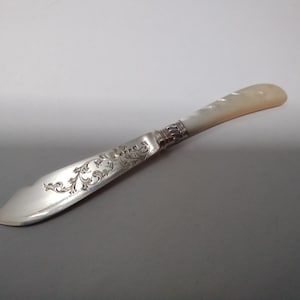 Decorative Antique silver plated butter spreader with mother of pearl handle and silver ferrule - Sheffield 1892