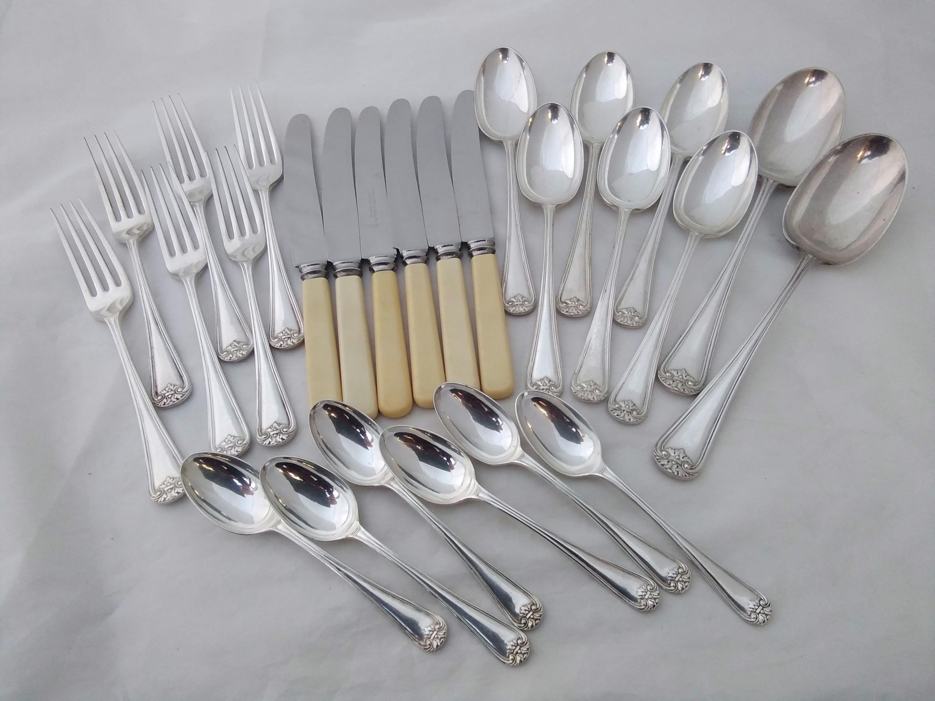 Vintage Excellent Quality 26 Piece Silver Plated Dessert Cutlery