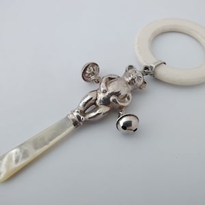 Charming solid silver & mother of pearl teddy bear baby&#39;s rattle - Birmingham 1977