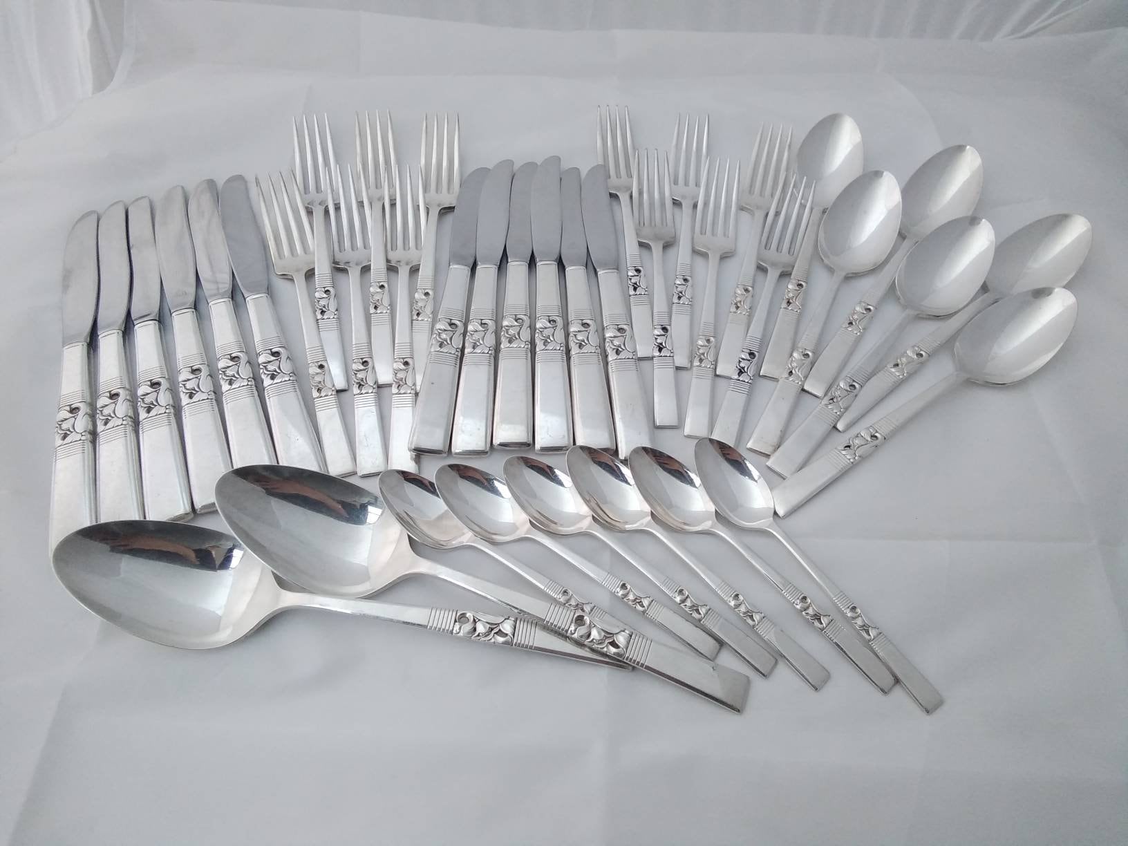 Oneida silver plated cutlery set sale