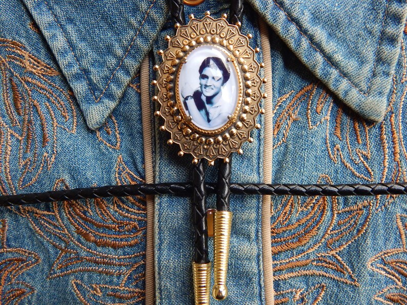 Handcrafted in the UK Elvis Presley Bolo Bootlace Tie and Collar Tips Set Gold Coloured Metal Wedding Groom Ladies Mens