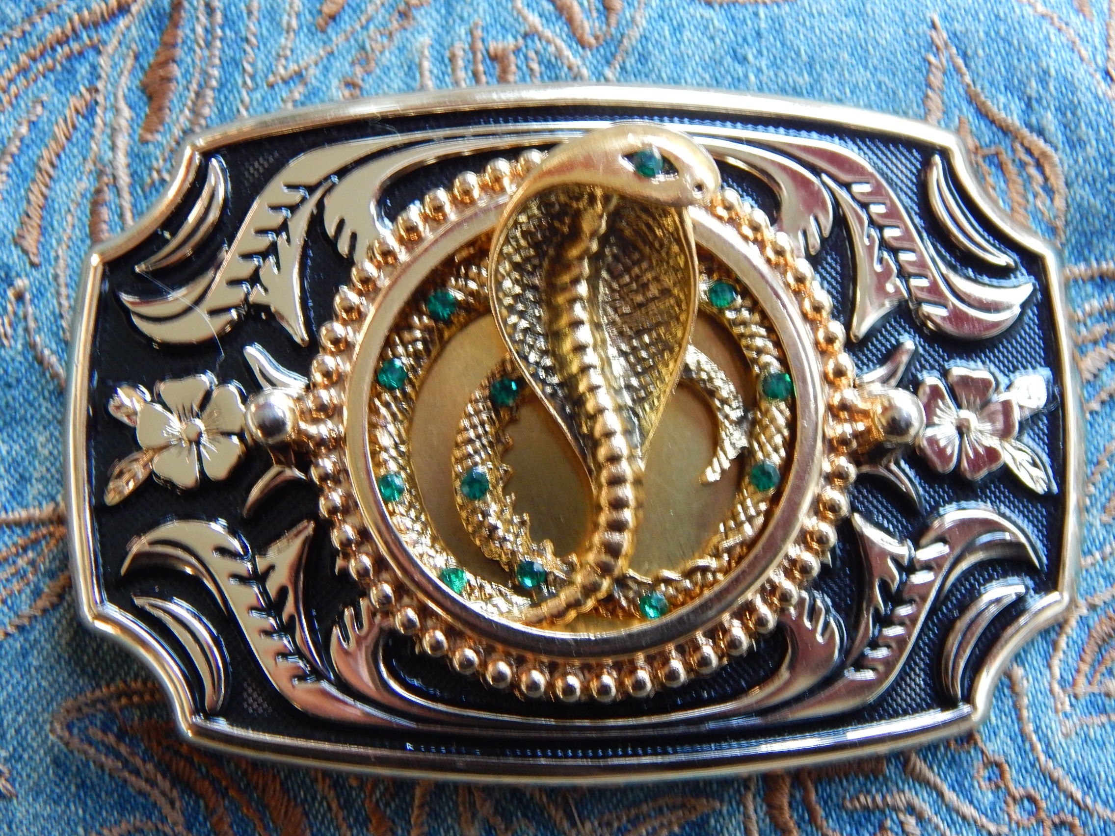 Gold metal cobra style belt with gold and black oval metal buckle Oval Buckle Belt (Brass Buckle) - Shop Snakeskin Handbags main image 4