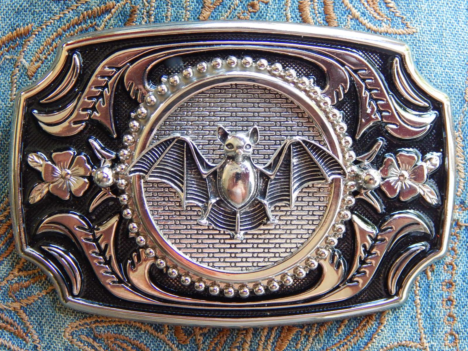 New Vampire Bat Belt Buckle Silver / Black Coloured Metal  display picture 3