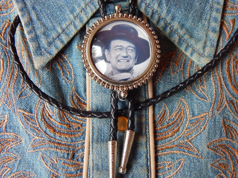 Handcrafted in the UK Exclusive John Wayne Large Bolo Bootlace Tie Silver Metal Black Leather cord Western Cowboy