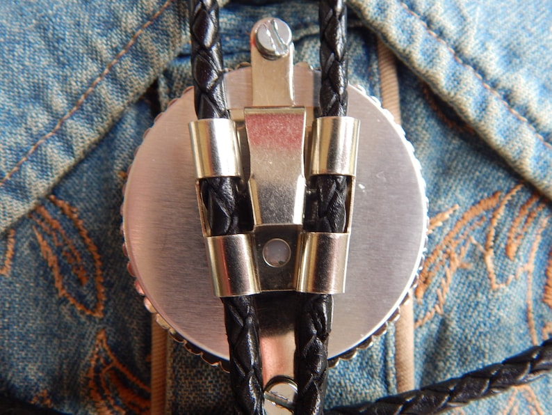 Handcrafted in the UK Exclusive John Wayne Large Bolo Bootlace Tie Silver Metal Black Leather cord Western Cowboy