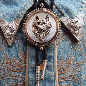 Wolf Head Bolo Tie & Collar Tips Set: Silver Western Wedding