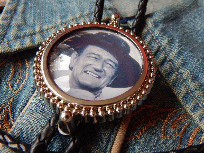 Handcrafted in the UK Exclusive John Wayne Large Bolo Bootlace Tie Silver Metal Black Leather cord Western Cowboy