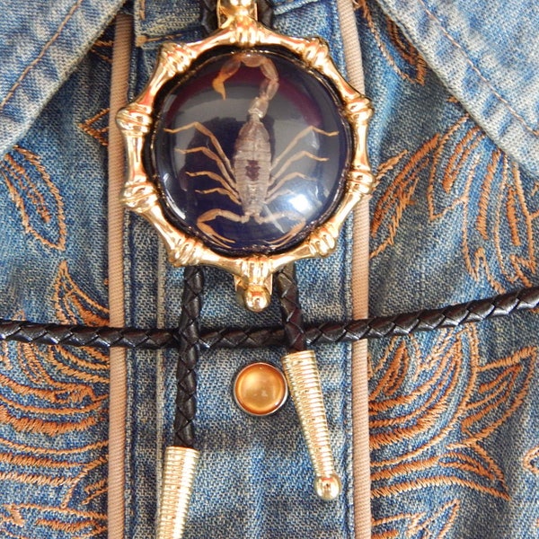 New Exclusive Dark Scorpion  Bolo Bootlace Tie Gold Metal Black Leather cord Western Goth