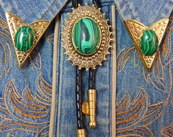 New Exclusive Green Malachite  Bolo Bootlace Tie & Collar Tips Set Gold Coloured Metal  Ladies Men  Wedding Groom Western