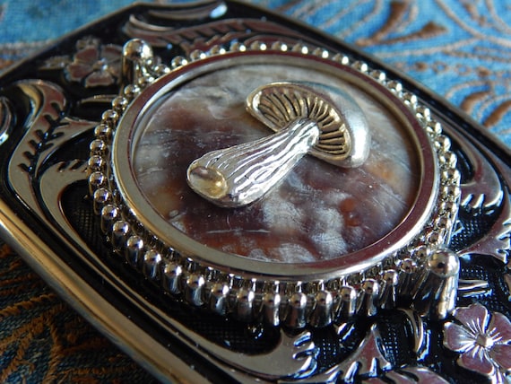 Mushroom Mother of Pearl Belt Buckle: Silver & Black Metal  display picture 2