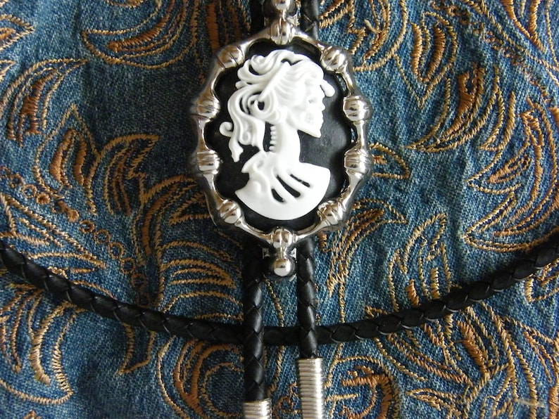 Handcrafted in the UK Large Lolita Skull Head Skeleton Bolo Bootlace Tie Silver metal Goth Ladies Mens Western Cowboys