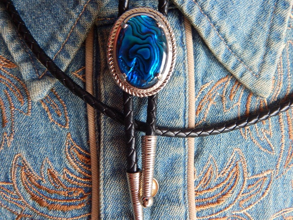 NEW HANDCRAFTED BLUE ABALONE BOLO TIE GOLD METAL LEATHER CORD,GOTH,WESTERN