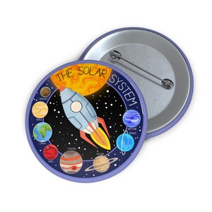 Botões de alfinetes do sistema solar Mission Patch estilo foguete planetas sol para crianças, educação e diversão, decoração de arte, espaço, tema de aniversário, lembrancinhas