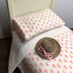 Beautiful Twin Duvet and Pillow Sham