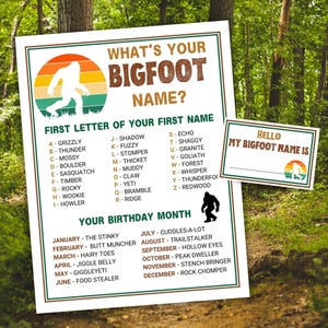 Könnte beinhalten: Ein druckbarer Bigfoot-Namensgenerator mit einem braunen, grünen und weißen Farbschema. Der Druckbare zeigt eine Bigfoot-Illustration und eine Liste von Namen, die auf den ersten Buchstaben Ihres Vornamens und Ihren Geburtsmonat basieren. Der Text "Wie heißt dein Bigfoot-Name?" steht oben auf dem Druckbaren. Eine separate druckbare Karte lautet "Hallo, mein Bigfoot-Name ist" mit einem Platz, um Ihren Bigfoot-Namen einzutragen.