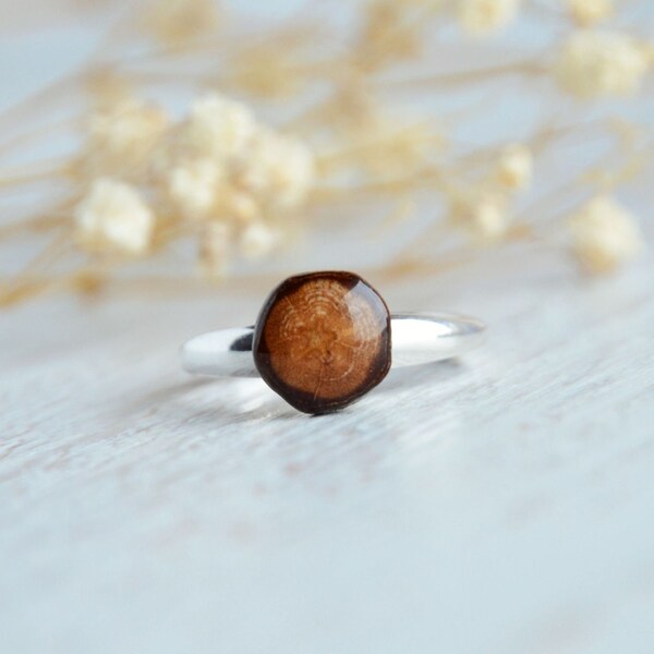 Oak wood ring - Sterling silver ring with natural wooden gem - Adjustable size ring - Natural gift made of aok wood