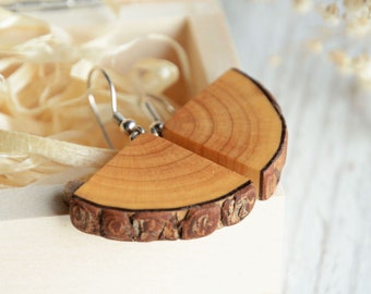Wooden triangle earrings - Woodland jewelry for forest lover - Unique wooden jewelry - Wooden quarters