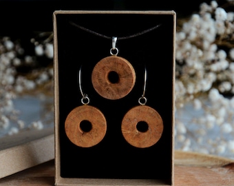Conjunto de joyas de madera de roble, Conjunto de joyas con pendientes de madera y colgante en forma de donut, Joyas elaboradas en madera y plata de ley, Regalos para amantes de la naturaleza