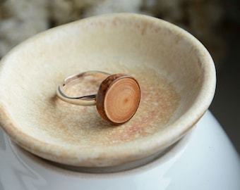 Natural willow wood ring - Woodland tree nature ring - Wooden jewellery for forest lover made from recycled timber