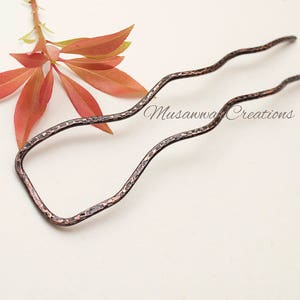 槌目加工のアンティーク銅製ヘアフォーク：質感のあるお団子ホルダー