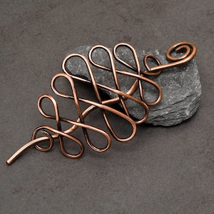 Antiek koperen haarspeldje – handgemaakt haaraccessoire met lusdesign, boho-broodjehouder