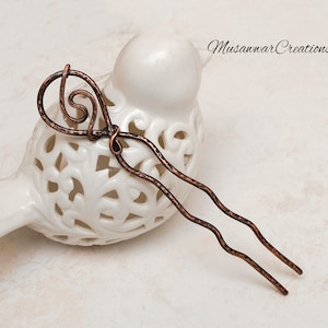 槌目銅製ヘアスライド - アンティーク仕上げのバンフォーク、手作りボヘミアンヘアジュエリー