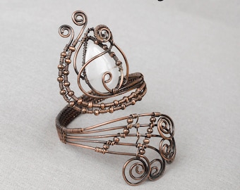 Handgemachtes Antik Kupferdraht Armband mit Weißem Quarz