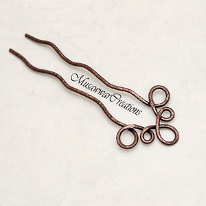 ケルト銅製ヘアフォーク：槌目仕上げのアンティークバンスティック