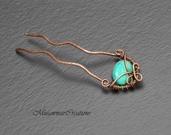 Haarnadel aus türkisfarbenem Kupfer, gewellte 2-zinkige Haargabel für dickes Haar, Haarschmuck mit Drahtwicklung und Edelsteinen, einzigartiges Geschenk für sie