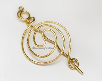 Horquilla de latón martillado para moños: Horquilla en espiral dorada