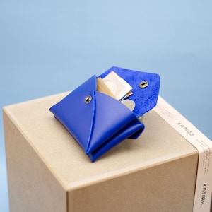 Kleines Portemonnaie für Damen mit doppelter Vordertasche. Minimalistische Doubleface Brieftasche (Unisex). Größe cir. 11x7x3cm.