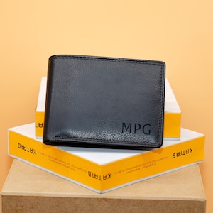 Monogrammed Geldbörse mit Gravur für Männer.Personalisierte Brieftasche für Herren.Geschenk zum Vatertag,Geschenk für Ihn.Trauzeugengeschenk