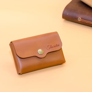 Personalisierte Geldbörse mit Gravur. Monogramme Brieftasche. Minimalistischer Leder Geldbeutel (für Herren / Damen). Geschenk für ihn.