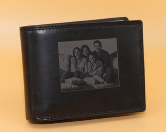 Herrenbrieftasche mit Fotogravur cir 12x9,5cm –Personalisiertes Portemonnaie aus Echtleder – Einzigartiges Vatertagsgeschenk oder Geburtstag