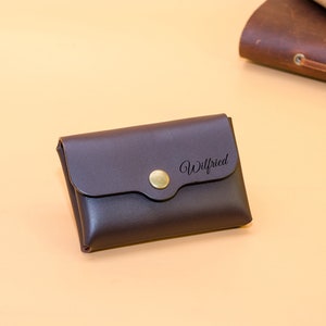 Personalisierte Geldbörse mit Gravur. Minimalistischer Leder Geldbeutel (für Herren / Damen). Geschenk für ihn. Geschenk für Sie.