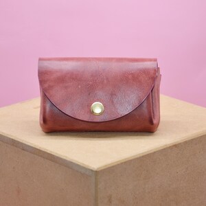Kleine Geldbeutel für Damen. Minimalistisches Portemonnaie für Frauen. Geschenke für Sie. Schlanke Brieftasche. Größe cir. 11,5x8x3,5cm.