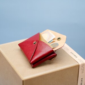Minimalistische Doubleface Brieftasche (Unisex). Kleines Portemonnaie für Damen mit doppelter Vordertasche. Größe cir. 11x7x3cm.
