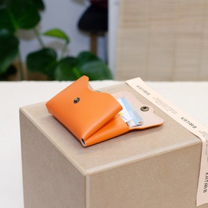 Cartera de cuero hecha a mano - Monedero pequeño - Regalo para él o ella - Monedero de cuero minimalista - Regalo de cumpleaños.