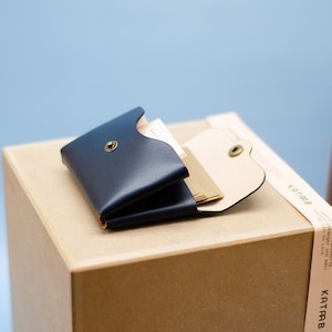 Minimalistischer Leder Geldbeutel (für Herren / Damen). Schlanke Herren Brieftasche. Leder Etui. Geschenk für ihn. Geschenk für Sie.
