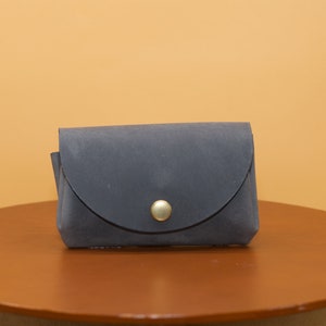 Kleine Geldbeutel für Damen cir. 11,5x8x3,5cm. Schlanke Brieftasche für Damen. Minimalistisches Portemonnaie für Frauen. Geschenke für Sie.