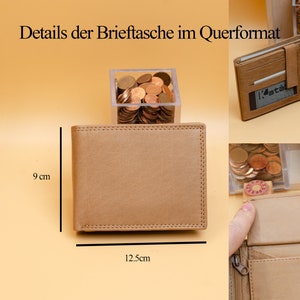May include: A tan leather wallet, 12.5 cm wide and 9 cm high, with visible stitching. The image shows the wallet open and closed, with a clear pocket and coin compartment. The text "Details der Brieftasche im Querformat" is at the top.
