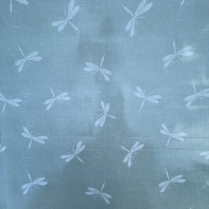 Dragonfly Seafoam Blå Tryckt Premium Designer Bomullsduk Avtorkningsbart Vinylöverdrag Bordskydd | 52" - 132 cm Bredd