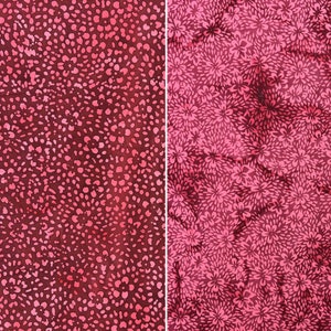 Pode incluir: Duas amostras de tecido com um padrão floral rosa e vermelho. O tecido à esquerda tem um padrão pequeno e salpicado. O tecido à direita tem um padrão floral maior e mais detalhado.
