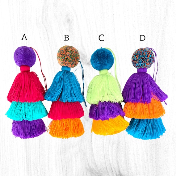 DIY Pom Pom Keychain Bag Charm  Pom pom keychain, Diy pom pom