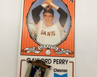 Vintage Giants Hall of Famer Pin Gaylord Perry