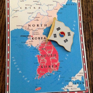 South Korea Flag Pin / Tie Tack / Lapel Pin / Country Flag Pin