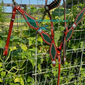 Ein Ohr Smaragdgrün Kristall Trense Brust Kragen Set ~ Western Horse Show Twist Barrels Clear Crystal Conchos